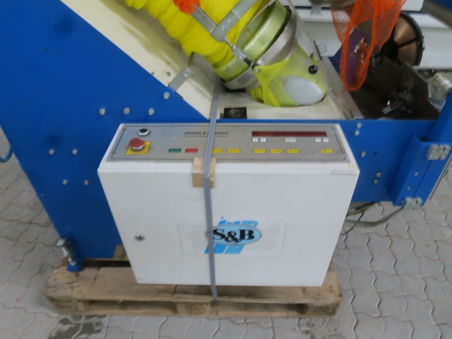 5248 Sorma S&B net clipping line with weigher