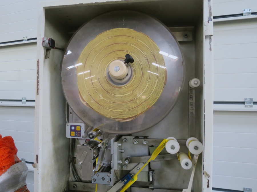 5248 Sorma S&B net clipping line with weigher