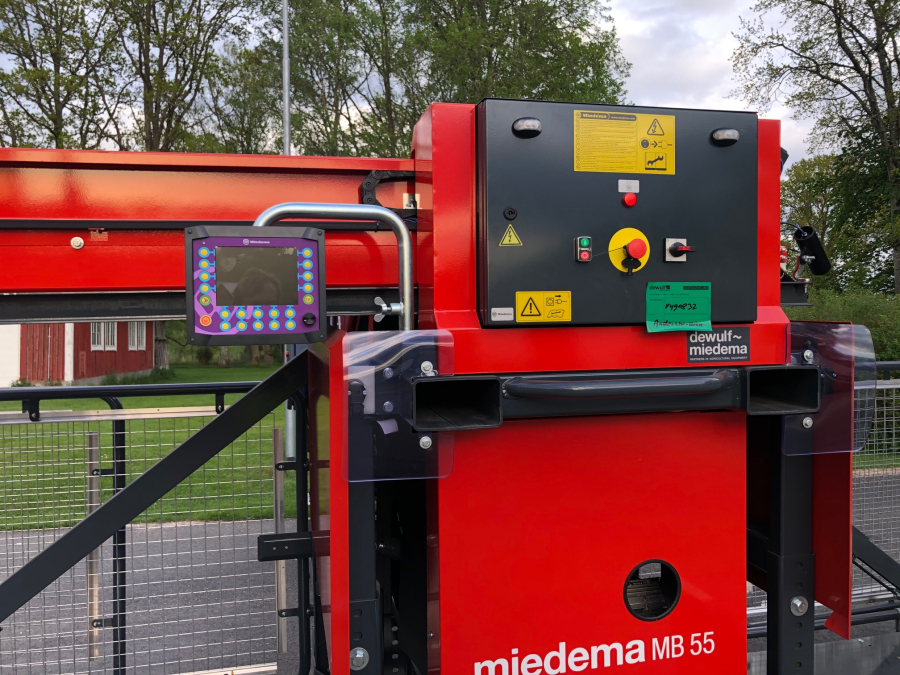 5270 Miedema MB55 box filler with RT30 belt elevator
