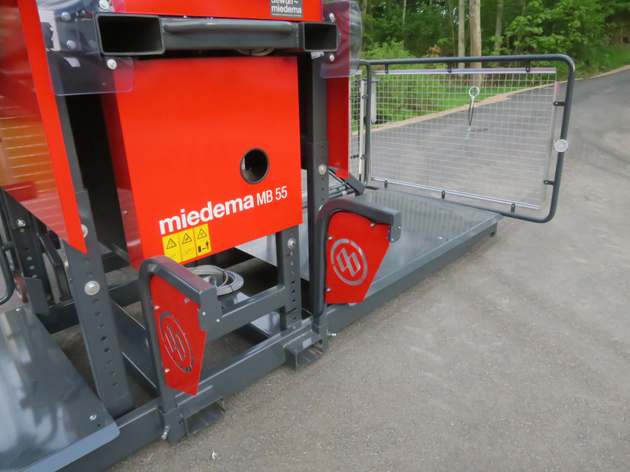 5270 Miedema MB55 box filler with RT30 belt elevator
