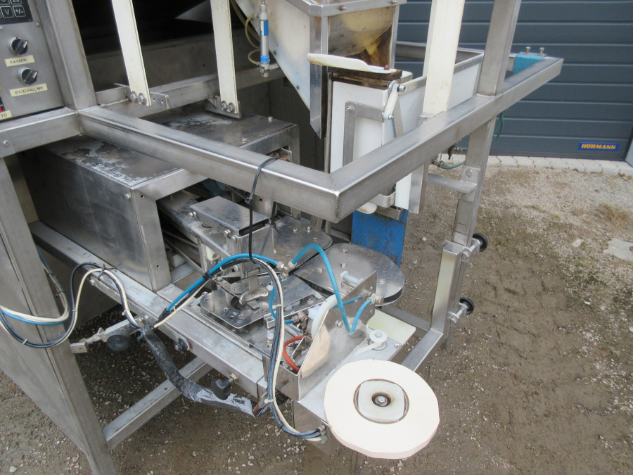 5343 Newtec 2000/G40 weigher and bagger