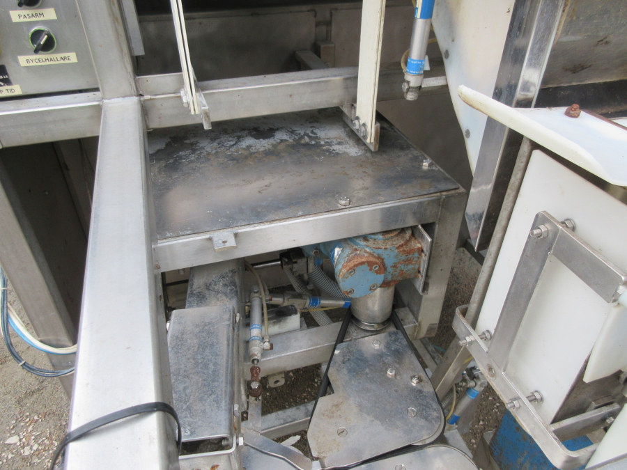 5343 Newtec 2000/G40 weigher and bagger