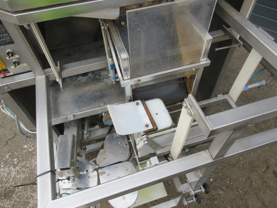 5343 Newtec 2000/G40 weigher and bagger