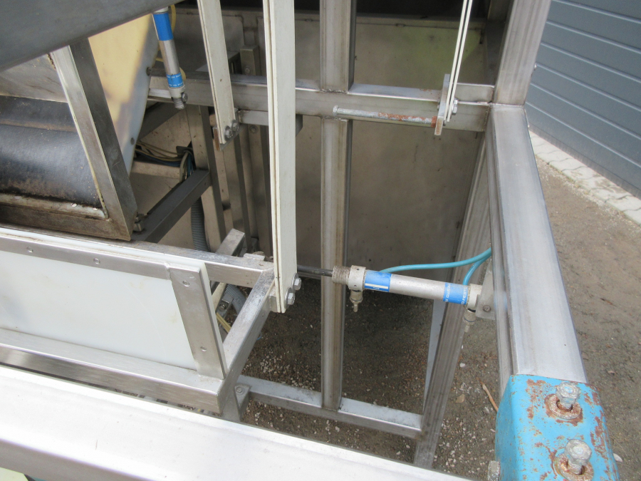 5343 Newtec 2000/G40 weigher and bagger
