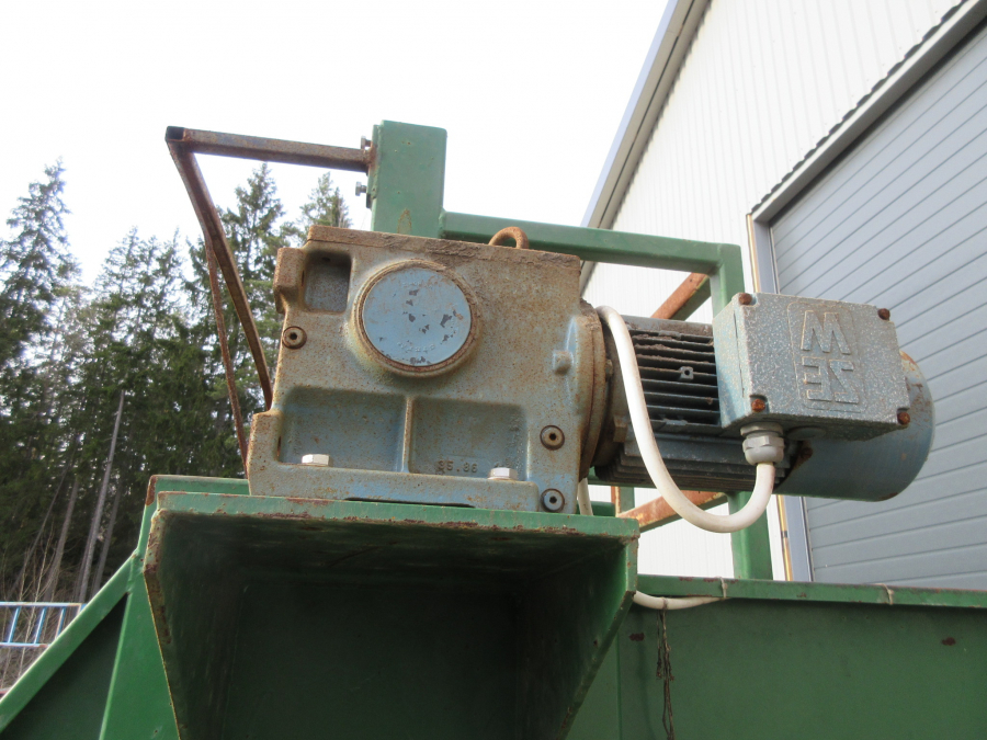5374 Kistenkipper mit Bunker max Kisten 1350 mm 