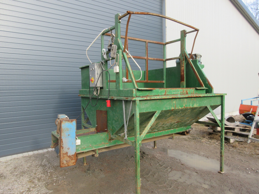 5374 Kistenkipper mit Bunker max Kisten 1350 mm 