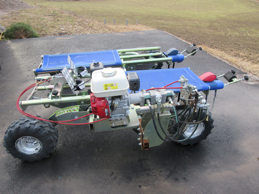 5402 Drangen working station for manual weeding harvesting etc