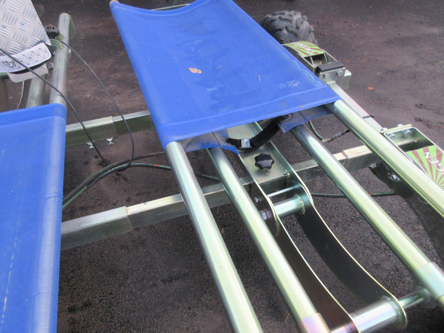 5402 Drangen working station for manual weeding harvesting etc