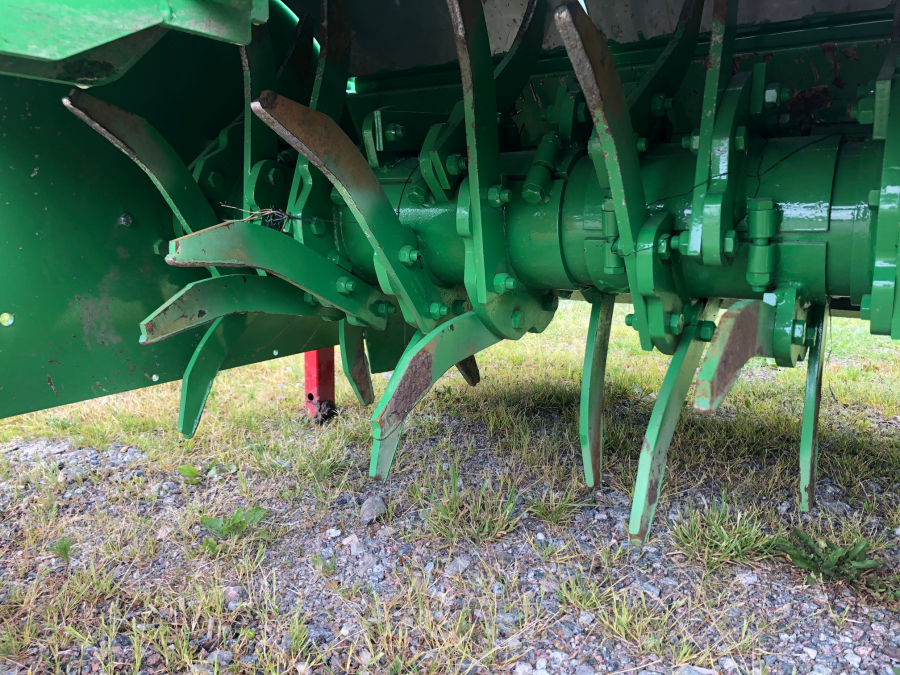 5450 Baselier cultivator with bedformer