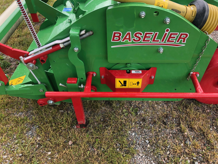 5450 Baselier cultivator with bedformer