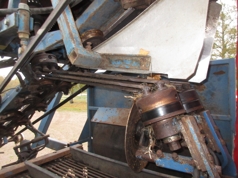 5499 Asa-Lift T-100 DF carrot harvester with elevator