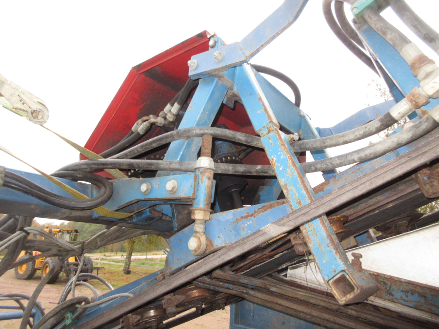 5499 Asa-Lift T-100 DF carrot harvester with elevator