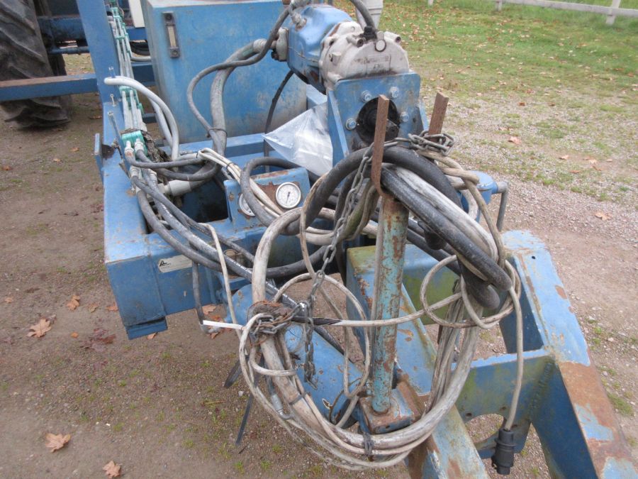 5499 Asa-Lift T-100 DF carrot harvester with elevator