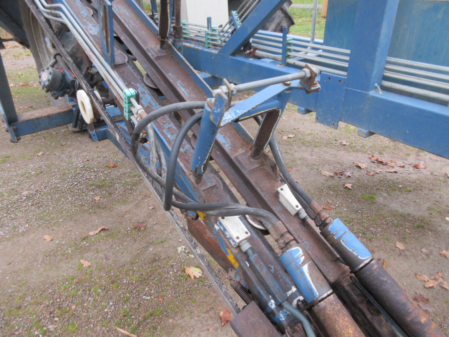 5499 Asa-Lift T-100 DF carrot harvester with elevator
