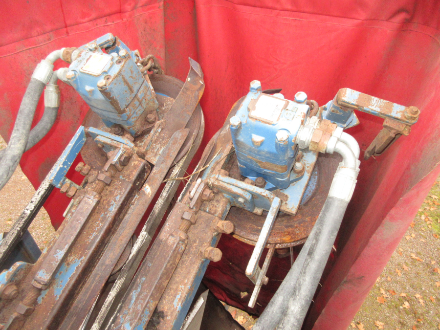 5499 Asa-Lift T-100 DF carrot harvester with elevator