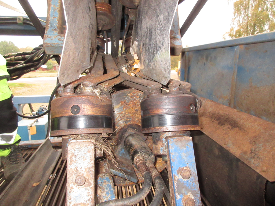 5499 Asa-Lift T-100 DF carrot harvester with elevator