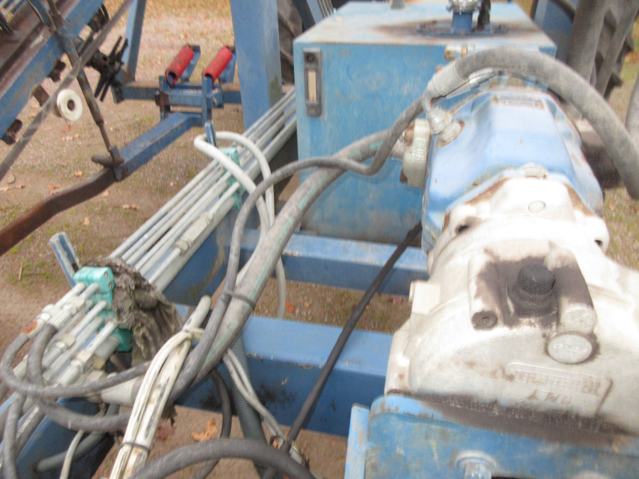 5499 Asa-Lift T-100 DF carrot harvester with elevator