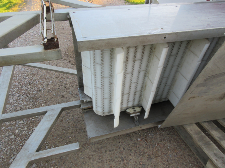 5517 EKKO elevator stående 3600x600 mm ROSTFRITT UTFÖRANDE