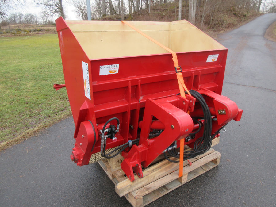 5557 CM Regero sand spreader sander for bed