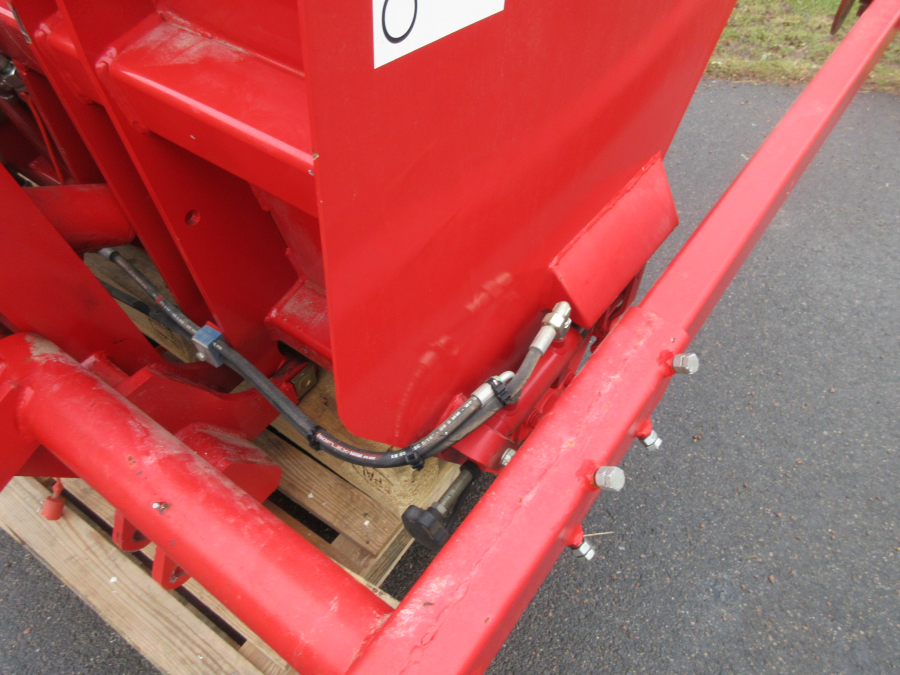 5557 CM Regero sand spreader sander for bed