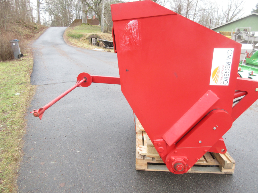 5557 CM Regero sand spreader sander for bed