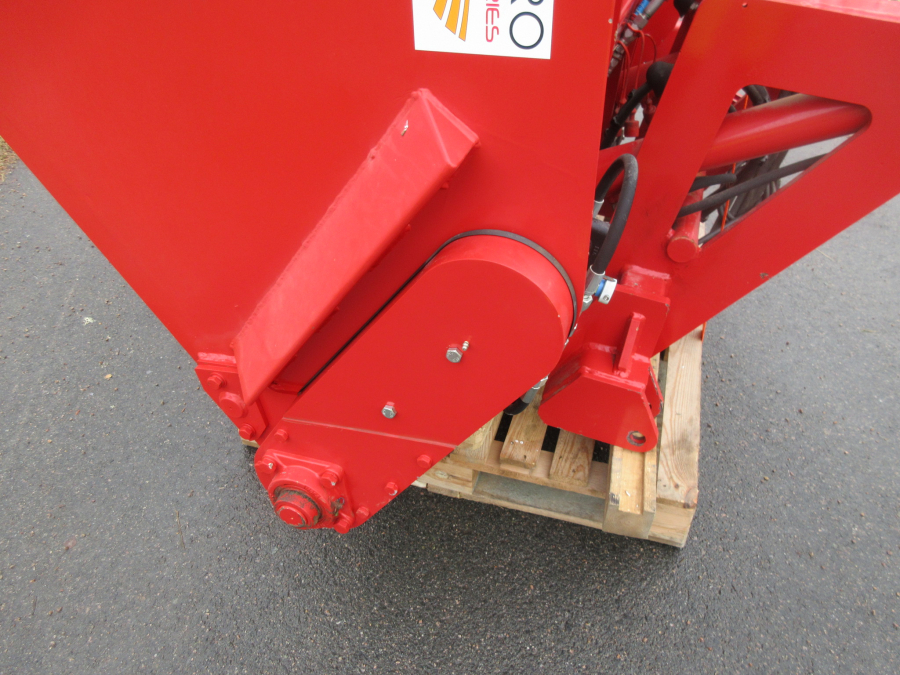 5557 CM Regero sand spreader sander for bed