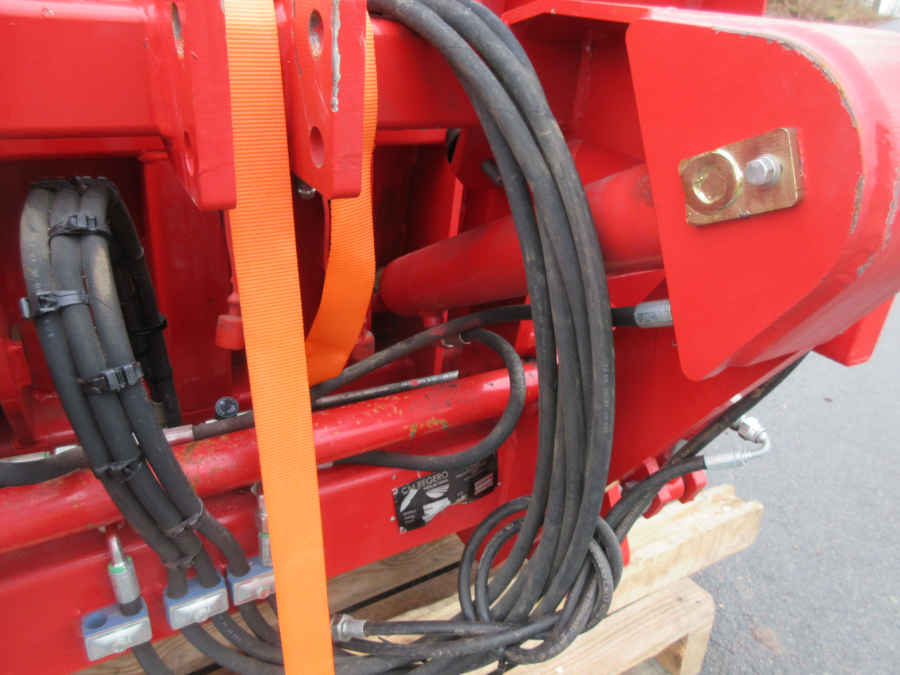 5557 CM Regero sand spreader sander for bed