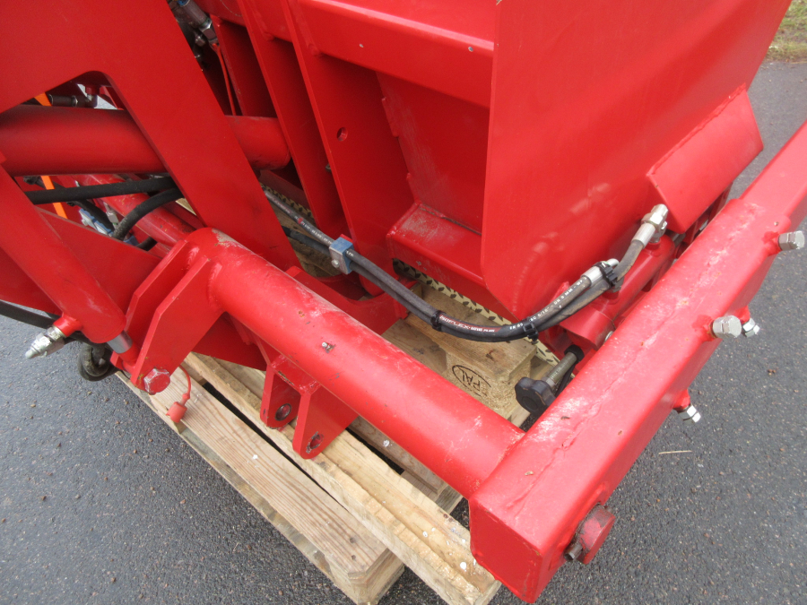 5557 CM Regero sand spreader sander for bed