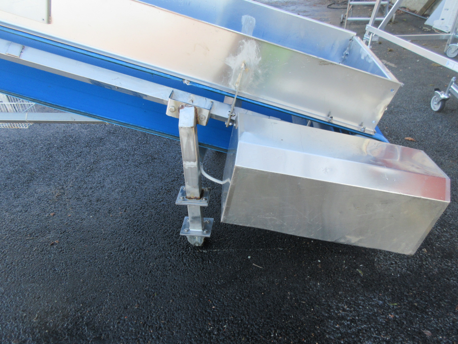 5566 Turatti elevator 3600x650 mm Rostfritt utförande