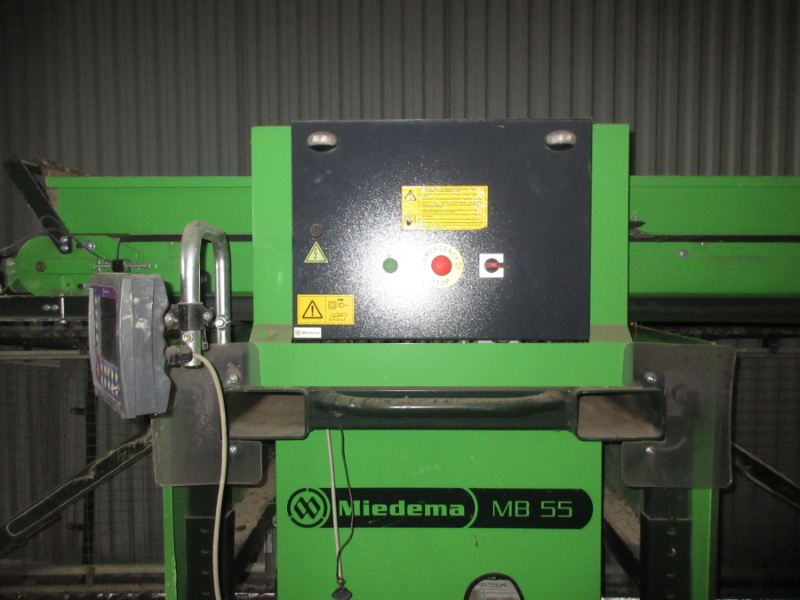 5609 Miedema MB55 box filler with feeding elevator