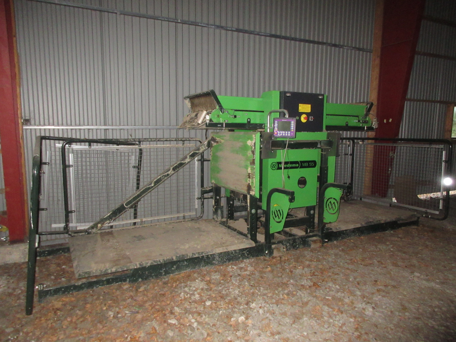 5609 Miedema MB55 box filler with feeding elevator