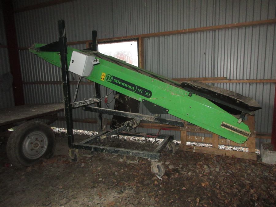 5609 Miedema MB55 box filler with feeding elevator