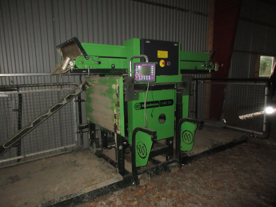 5609 Miedema MB55 box filler with feeding elevator