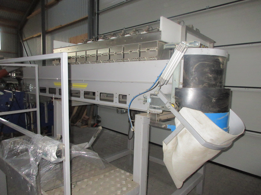 5655 Newtec 2009XB weigher for carrots and potato