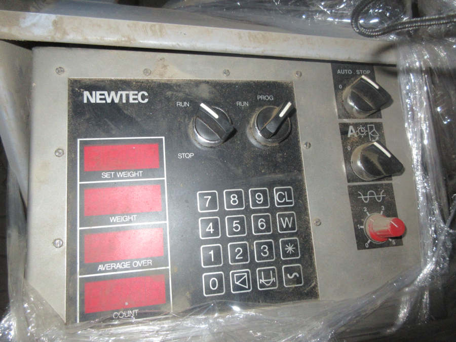 5655 Newtec 2009XB weigher for carrots and potato
