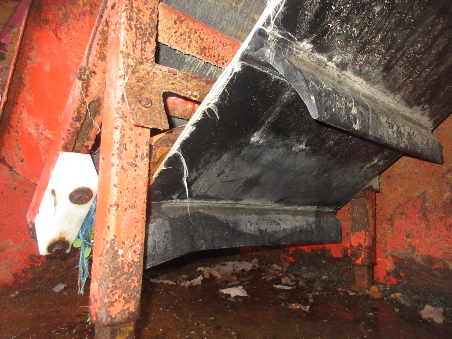 5701 EKKO soaking bunker with outfeed elevator