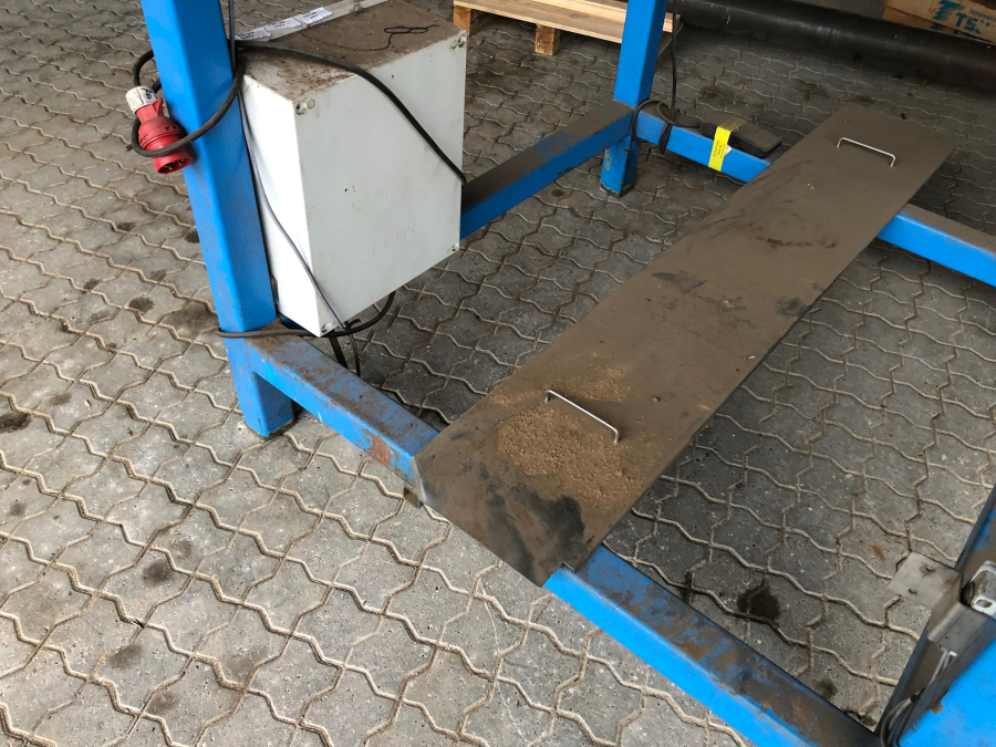 5708 Newtec 2009XB Wiege