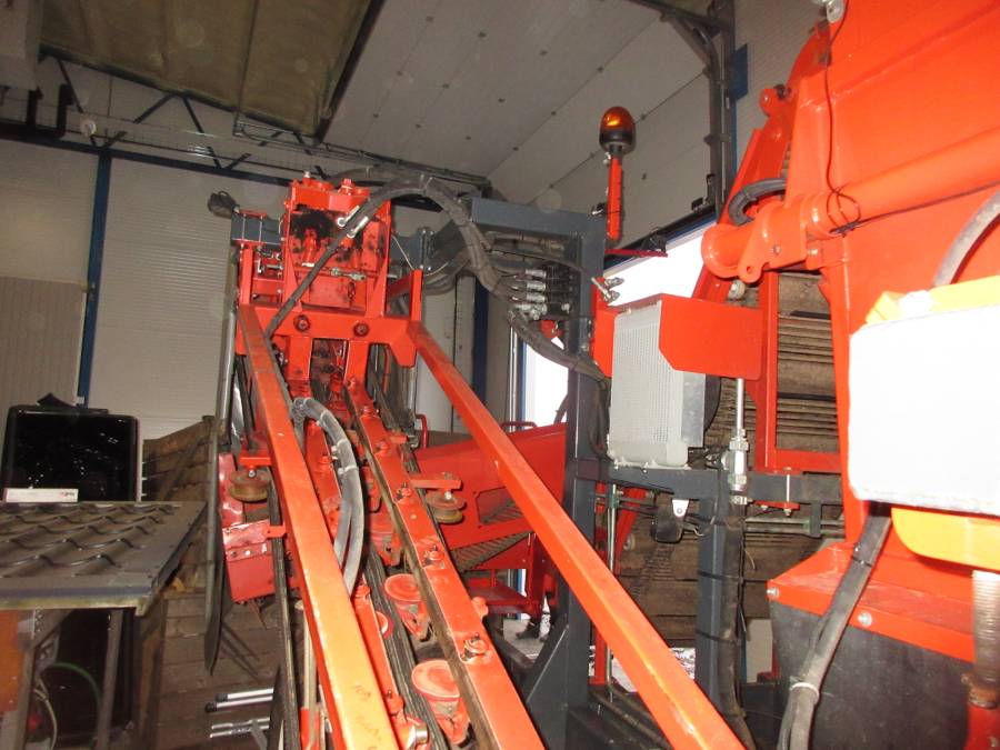 5739 Dewulf GBC Möhrenroder Karottenroder 1 Reihe mit Bunker