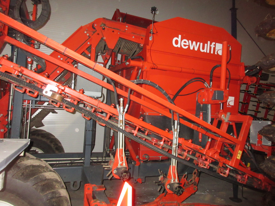 5739 Dewulf GBC Möhrenroder Karottenroder 1 Reihe mit Bunker