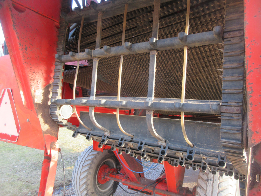 5797 Grimme SE75-30 potato harvester