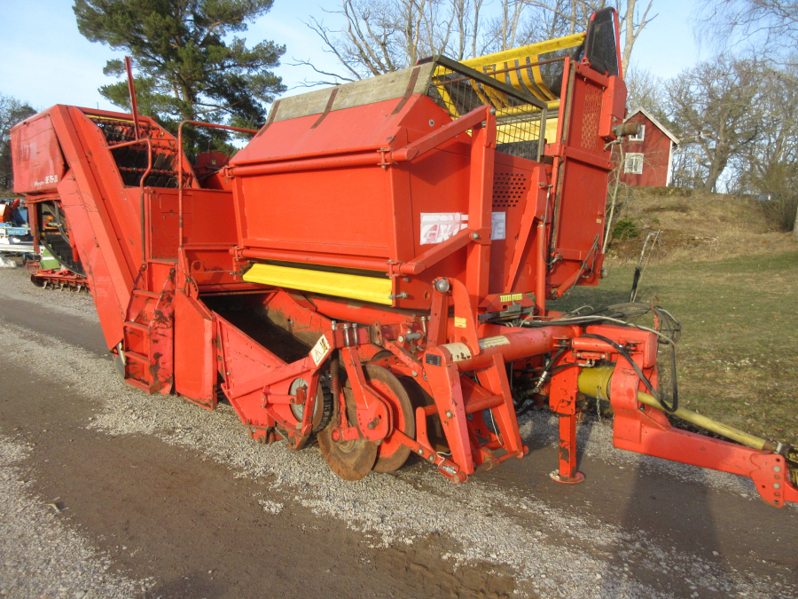 5797 Grimme SE75-30 potato harvester