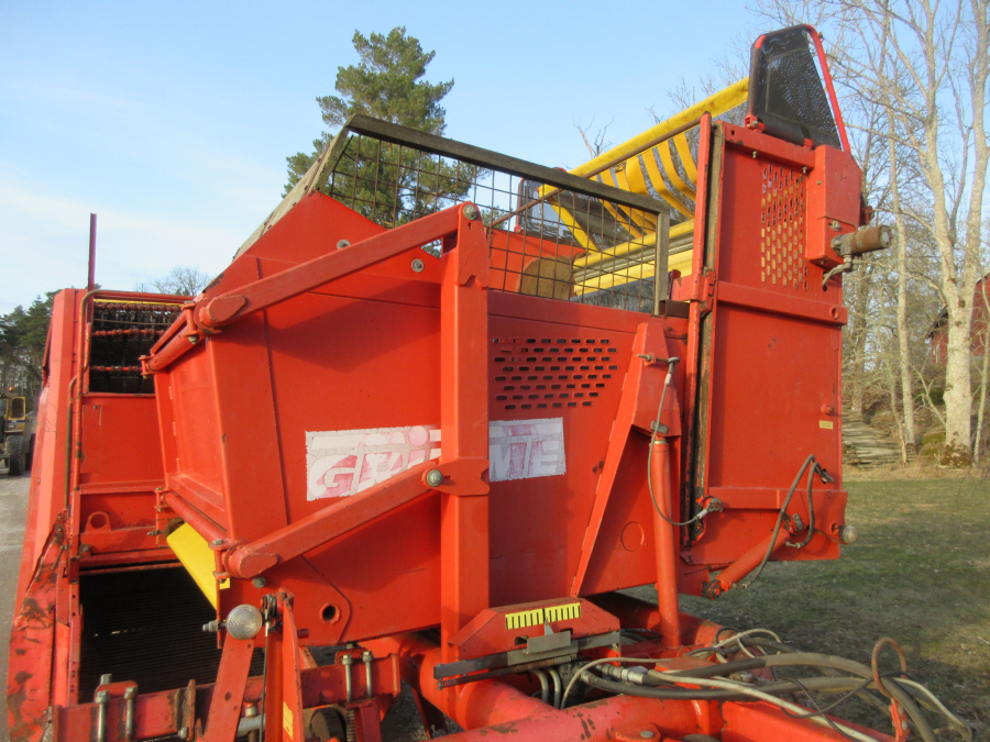 5797 Grimme SE75-30 potato harvester