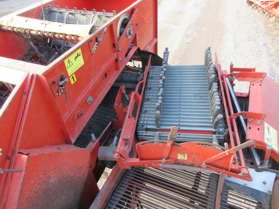 5797 Grimme SE75-30 potato harvester