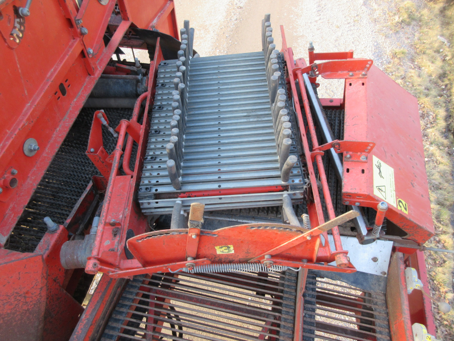 5797 Grimme SE75-30 potato harvester