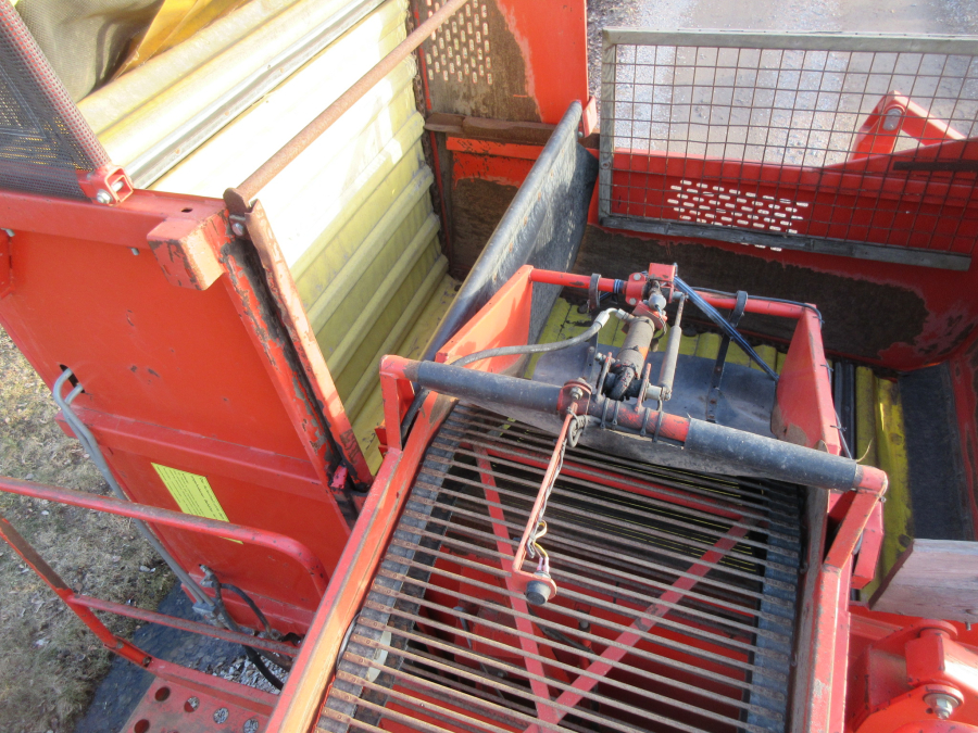 5797 Grimme SE75-30 potato harvester