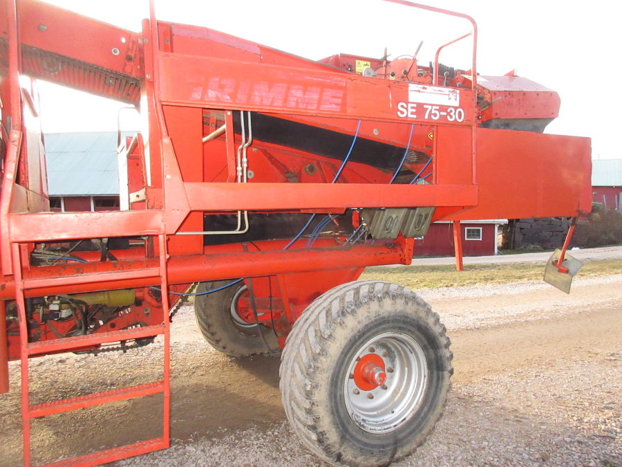 5797 Grimme SE75-30 potato harvester