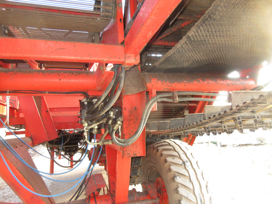 5797 Grimme SE75-30 potato harvester