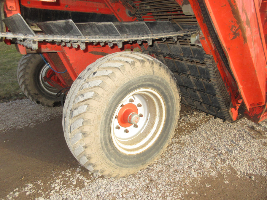 5797 Grimme SE75-30 potato harvester