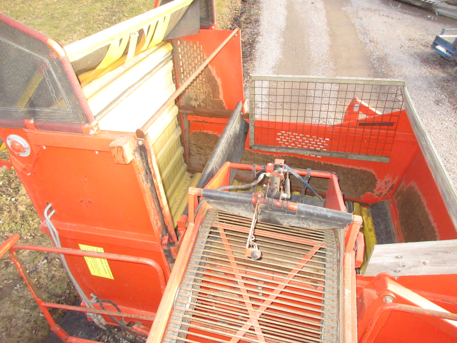 5797 Grimme SE75-30 potato harvester