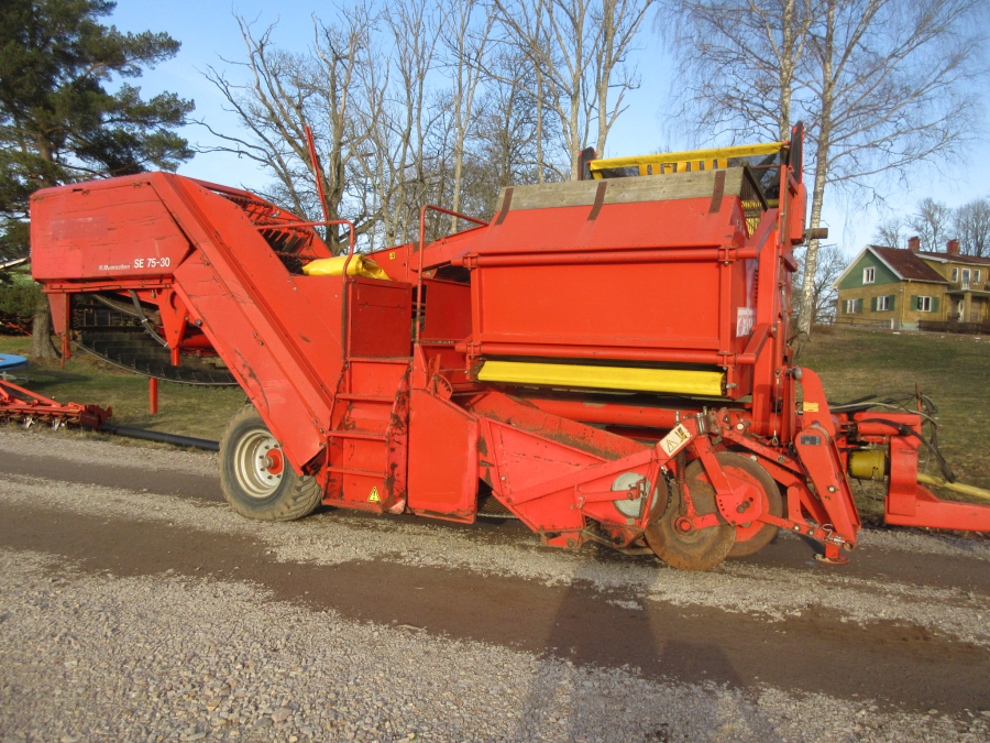 5797 Grimme SE75-30 potato harvester